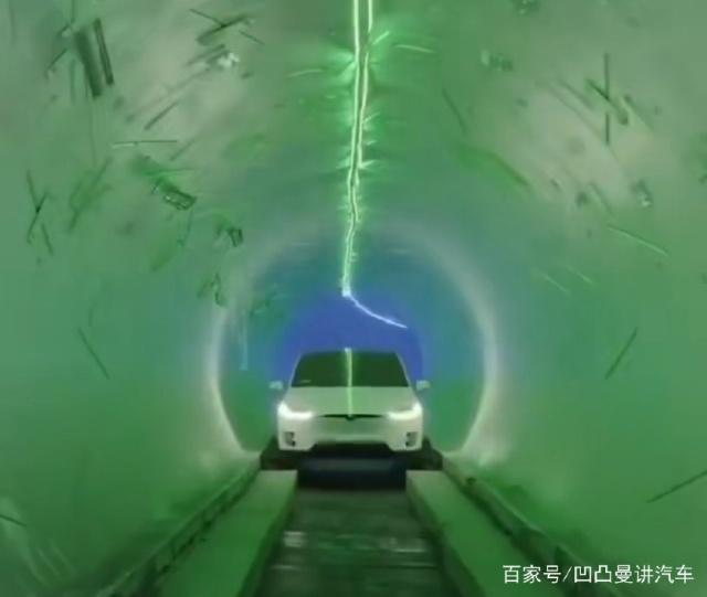 特斯拉公司首條隧道：馬斯克駕駛特斯拉，時速堪比高鐵極具科幻感 汽車 第4張