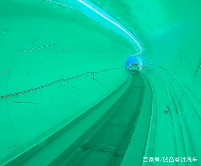 特斯拉公司首條隧道：馬斯克駕駛特斯拉，時速堪比高鐵極具科幻感 汽車 第2張