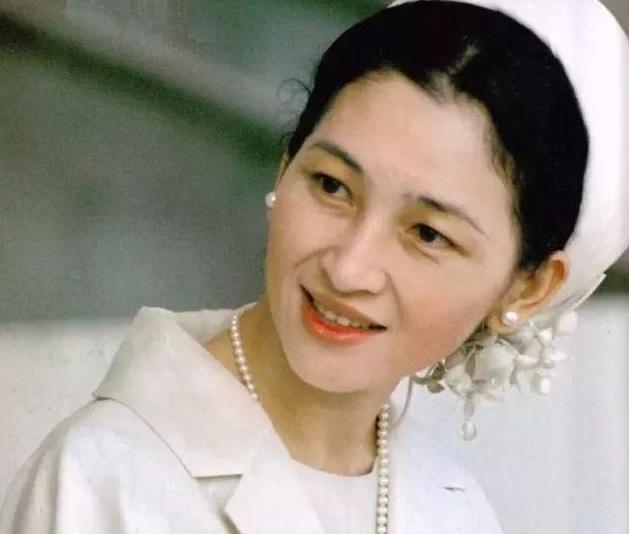 明仁皇后美智子 曾沦为皇室的囚徒 被日本 容嬷嬷 折磨10年 雪花新闻