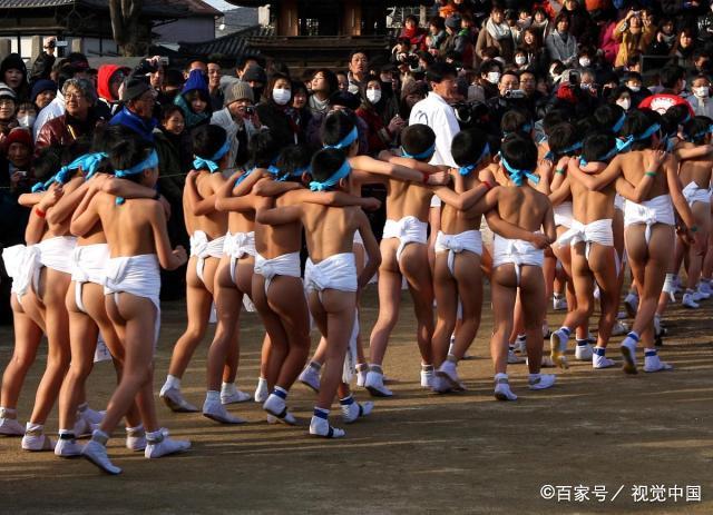 日本创造 裸体节 据说互摸还能带来好运 还备受日本人追捧 雪花新闻