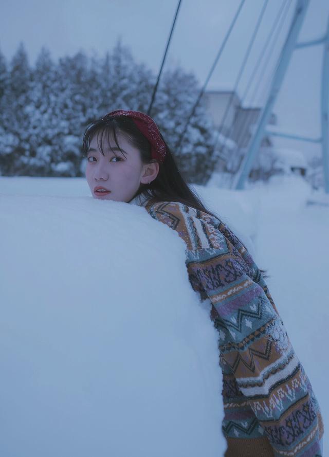 美圖：小姐姐在雪地中拍照，好唯美啊 生活 第1張