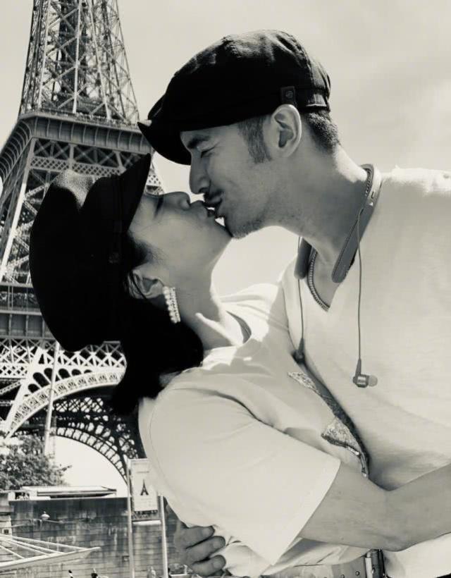 鐘麗緹張倫碩巴黎鐵塔下擁抱kiss撒狗糧，一家七口人幸福同框力破不合 娛樂 第9張