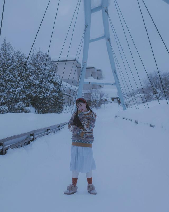 美圖：小姐姐在雪地中拍照，好唯美啊 生活 第4張