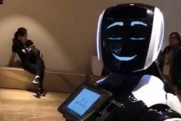 華為機器人杜拜亮相，表情成最大亮點，誰來救救華為的審美 科技 第5張