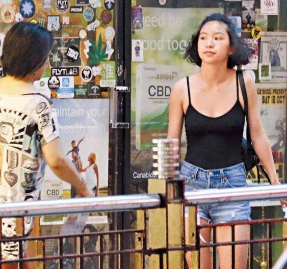女兒素顏街拍被網友吐槽，林青霞曾在節目因外貌問題向黃霑吐苦水 娛樂 第2張